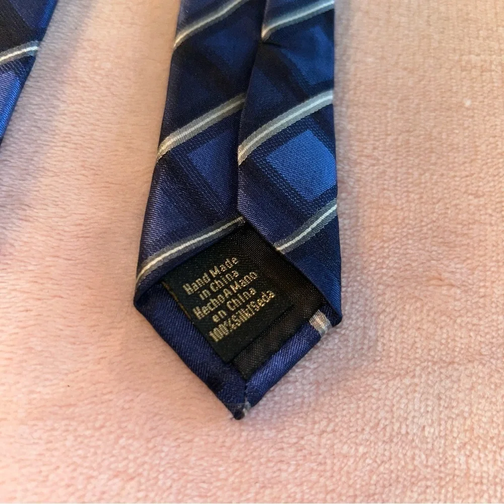 Van Heusen blue plaid silk tie stain resistant